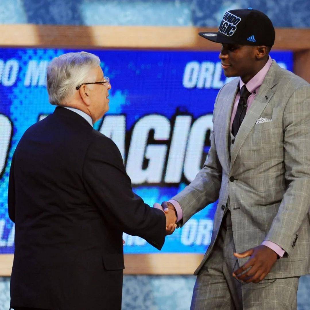 竞技宝登录赛地聚焦——NBA季后赛赛后热度飙升；洛杉矶快船官宣签约；更衣室稳定；医务组通报恢复的简单介绍